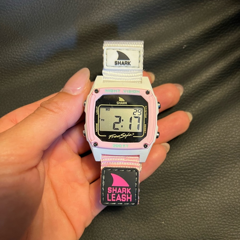 shark  watch!!